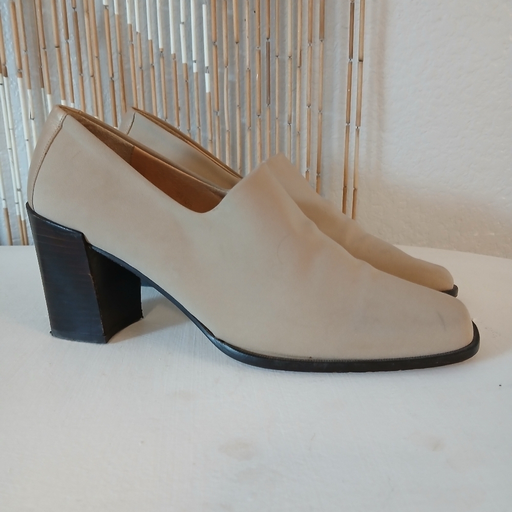 Donald Pilner Ida Chunky Heel Crepe Elastic Shootie Pump Cream & Black Size 9